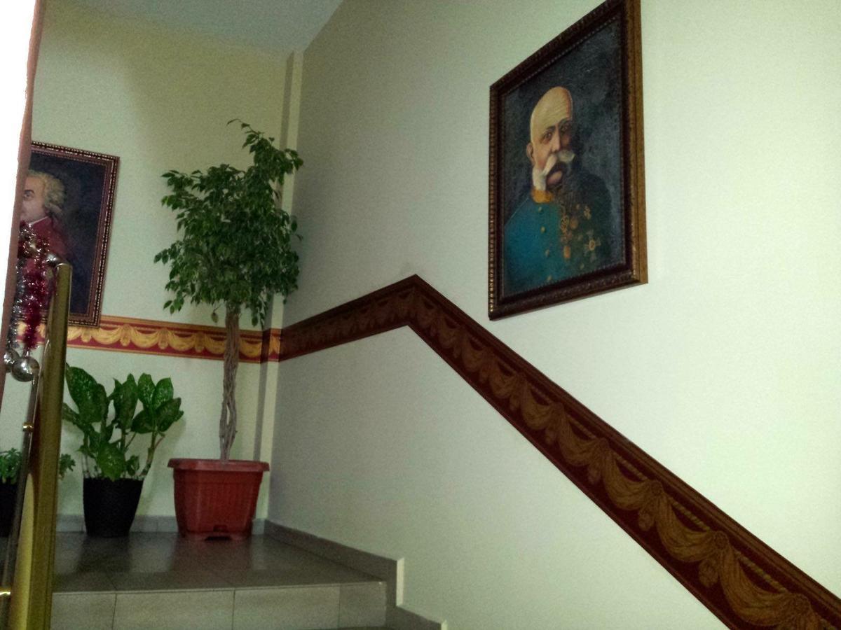 Hotel Triumph Nova Zagora Bagian luar foto