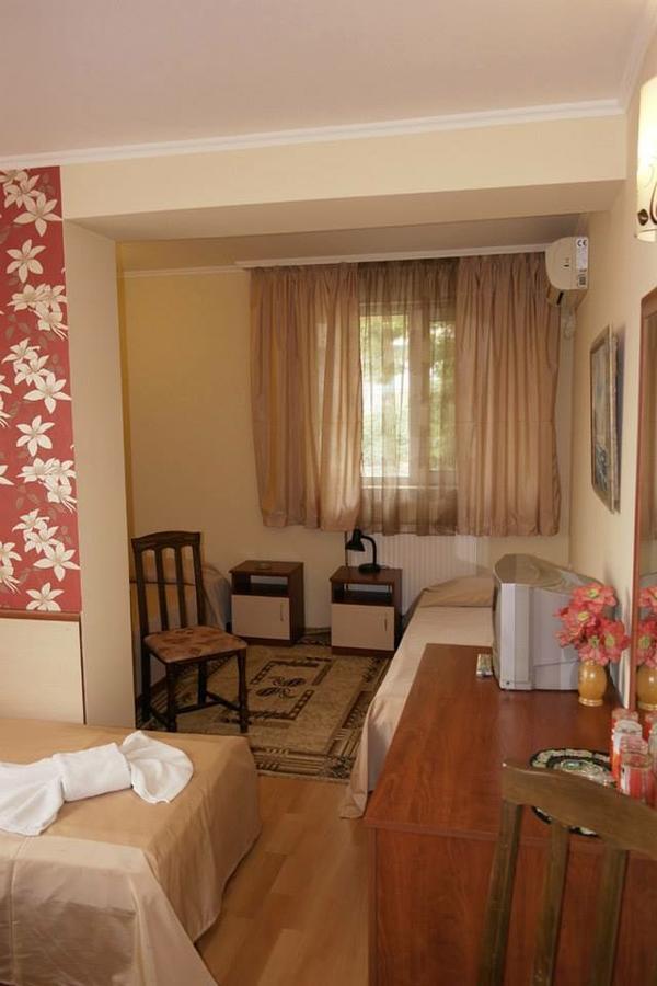 Hotel Triumph Nova Zagora Bagian luar foto