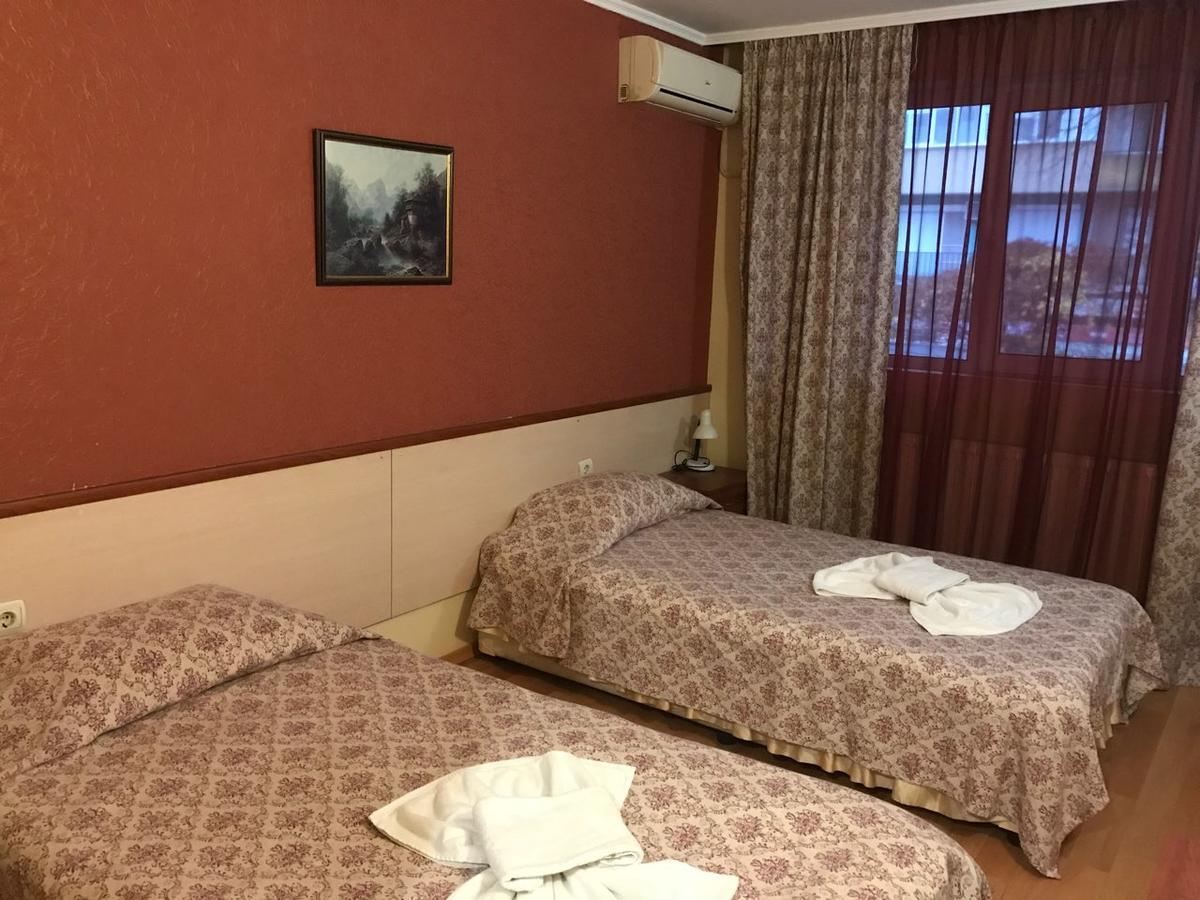 Hotel Triumph Nova Zagora Bagian luar foto