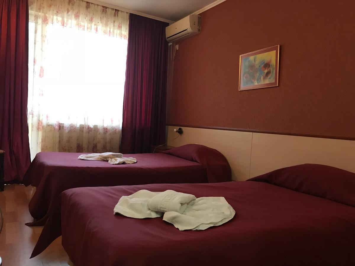 Hotel Triumph Nova Zagora Bagian luar foto